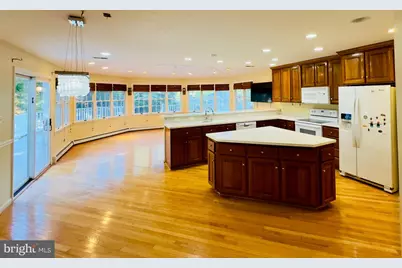24109 Doreen Dr, Gaithersburg, MD 20882 - Photo 6