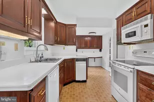 8112 Rayburn Rd, Bethesda, MD 20817 - Photo 22