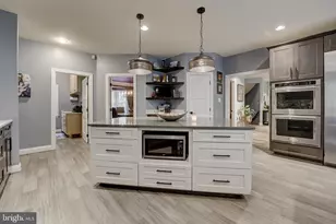 13101 Ridge Dr, Rockville, MD 20850 - Photo 10