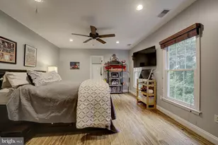 13101 Ridge Dr, Rockville, MD 20850 - Photo 36