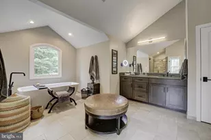13101 Ridge Dr, Rockville, MD 20850 - Photo 26