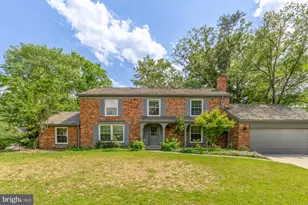 8416 Fox Run, Potomac, MD 20854 - Photo 2