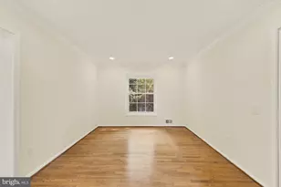 8416 Fox Run, Potomac, MD 20854 - Photo 10