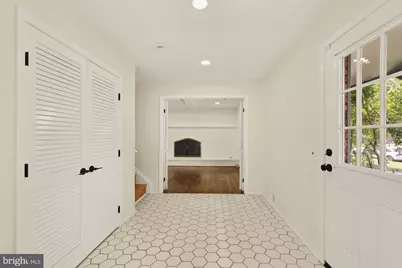 8416 Fox Run, Potomac, MD 20854 - Photo 6