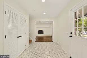 8416 Fox Run, Potomac, MD 20854 - Photo 6