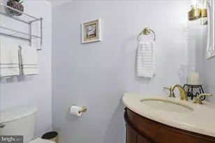 6939 Wick Ln, Rockville, MD 20855 - Photo 18