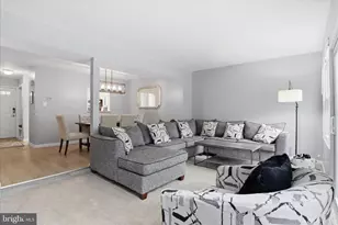 71 Kinsman View Cir, Silver Spring, MD 20901 - Photo 2