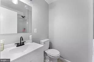 18867 McFarlin Dr, Germantown, MD 20874 - Photo 16