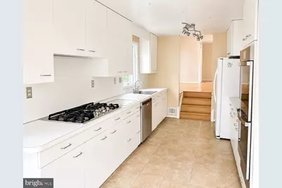 9124 Wandering Trail Drive, Potomac, MD 20854 - Photo 2
