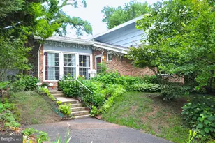 2212 McAuliffe Dr, Rockville, MD 20851 - Photo 4