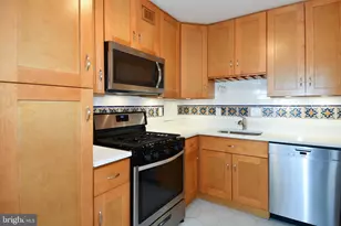 4515 Willard Ave, Chevy Chase, MD 20815 - Photo 8