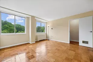 10401 Grosvenor Pl, Rockville, MD 20852 - Photo 12