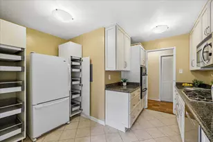 10401 Grosvenor Pl, Rockville, MD 20852 - Photo 10