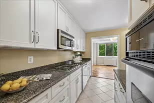 10401 Grosvenor Pl, Rockville, MD 20852 - Photo 8