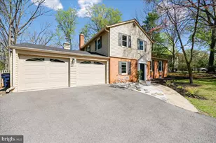 11117 Whisperwood Ln, North Bethesda, MD 20852 - Photo 2