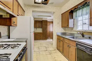 5905 Wilson Ln, Bethesda, MD 20817 - Photo 14
