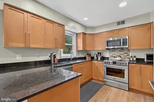 10139 Crestberry Pl, Bethesda, MD 20817 - Photo 8