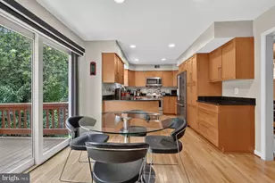 10139 Crestberry Pl, Bethesda, MD 20817 - Photo 10
