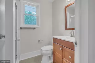 10911 Chandler Rd, Potomac, MD 20854 - Photo 32