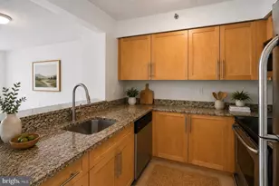10101 Grosvenor Pl, Rockville, MD 20852 - Photo 4