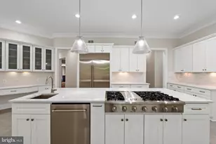 7003 Fawn Trail Ct, Bethesda, MD 20817 - Photo 14