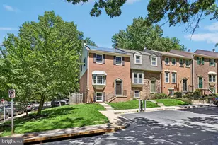17 Appleseed Ln, Gaithersburg, MD 20878 - Photo 2