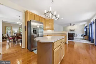 18849 Porterfield Way, Germantown, MD 20874 - Photo 14