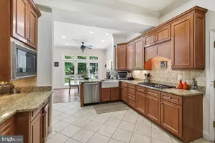13 Trailridge Ct, Potomac, MD 20854 - Photo 4