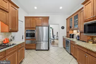 13 Trailridge Ct, Potomac, MD 20854 - Photo 6