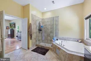 13 Trailridge Ct, Potomac, MD 20854 - Photo 22