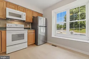 12859 Climbing Ivy Dr, Germantown, MD 20874 - Photo 4
