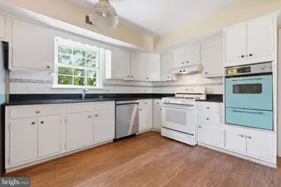 8409 Victory Lane, Potomac, MD 20854 - Photo 6