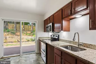 19044 McFarlin Dr, Germantown, MD 20874 - Photo 14