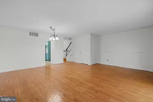 1095 Travis Ln, Gaithersburg, MD 20879 - Photo 4