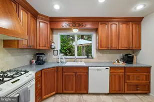 38 Orchard Wy N, Potomac, MD 20854 - Photo 12