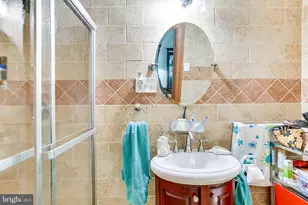 8212 Old Georgetown Rd, Bethesda, MD 20814 - Photo 24