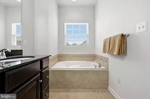 19848 Vaughn Landing Dr, Germantown, MD 20874 - Photo 18