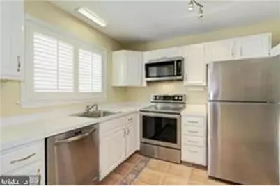 5042 Bradley Boulevard, Chevy Chase, MD 20815 - Photo 10