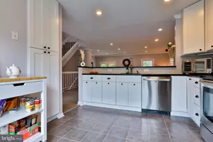 50 Cherry Bend Ct, Germantown, MD 20874 - Photo 8