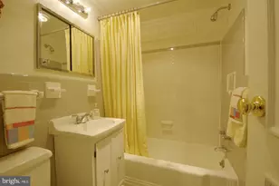 10201 Grosvenor Pl, Rockville, MD 20852 - Photo 4