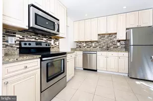 9453 Horizon Run Rd, Montgomery Village, MD 20879 - Photo 4