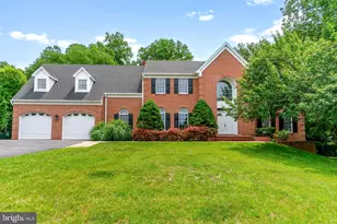 18117 Hayloft Dr, Rockville, MD 20855 - Photo 2