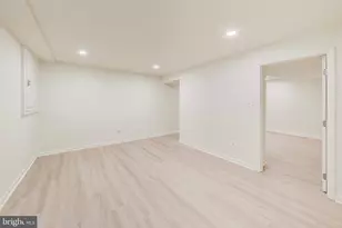 8932 Barrowgate Ct, Potomac, MD 20854 - Photo 18