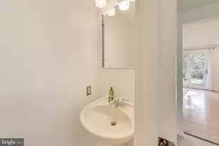 8932 Barrowgate Ct, Potomac, MD 20854 - Photo 8