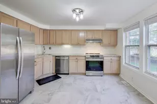 8932 Barrowgate Ct, Potomac, MD 20854 - Photo 2