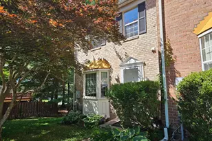 47 Gas Light Ct, Gaithersburg, MD 20879 - Photo 2