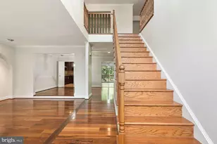 10127 Crestberry Pl, Bethesda, MD 20817 - Photo 2