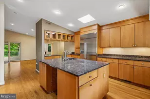 9009 Charred Oak Dr, Bethesda, MD 20817 - Photo 10