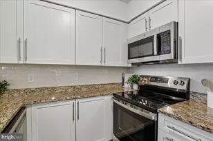 10101 Grosvenor Pl, Rockville, MD 20852 - Photo 4