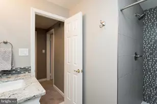 5920 Maplewood Park Pl, Bethesda, MD 20814 - Photo 24